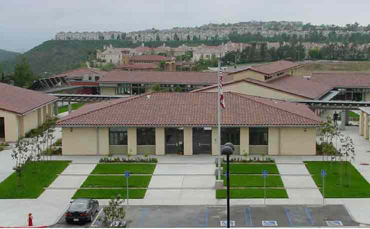 Picture of front view of Newport Coast Elementary School