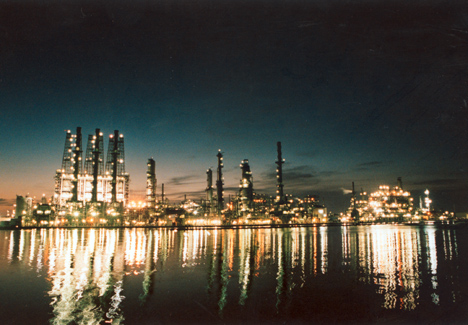 A night photo of the Pascagoula Refinery, Mississippi